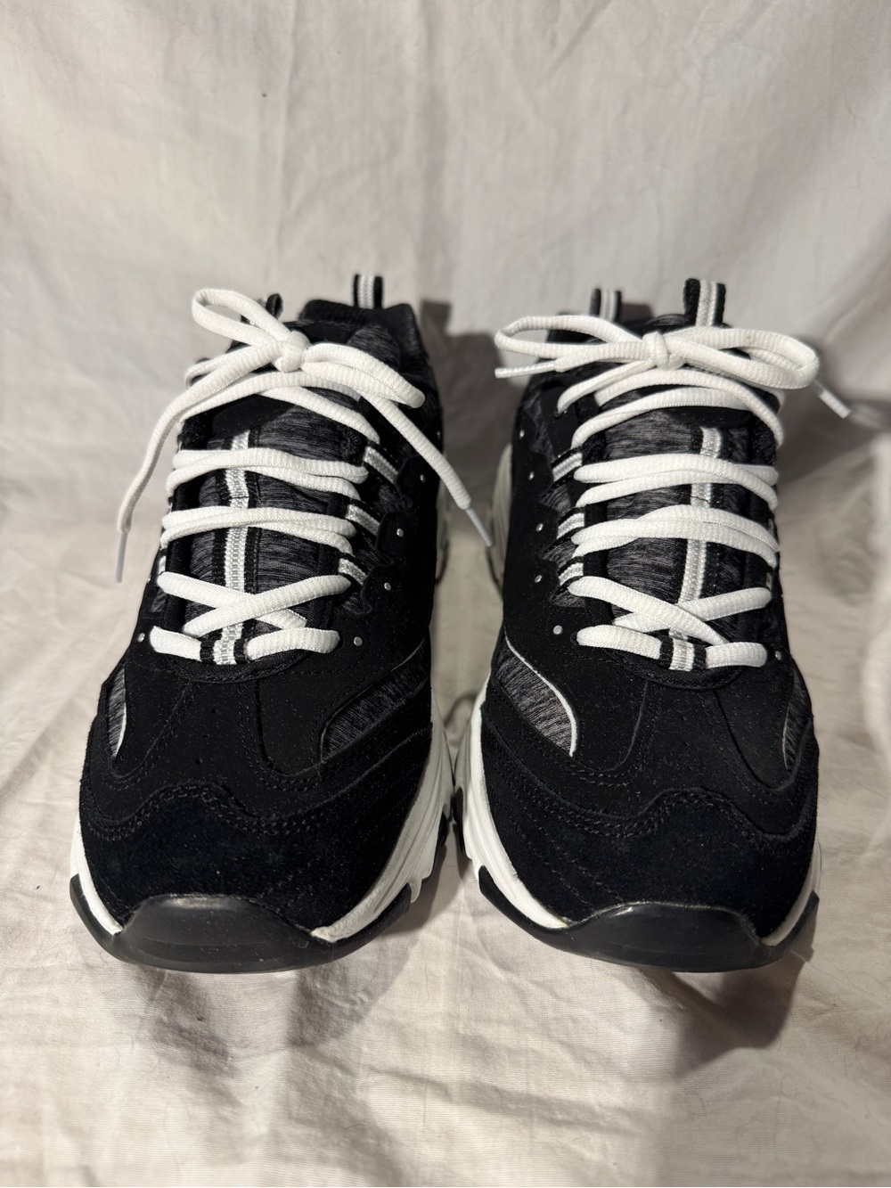 NIB Skechers D’Lites Me Time in black and white - Picture 4 of 10